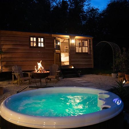 Luxury, Rural Shepherds Hut With Hot Tub Nr Bath Bristol Exterior foto