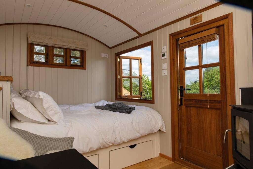 Luxury, Rural Shepherds Hut With Hot Tub Nr Bath Bristol Exterior foto
