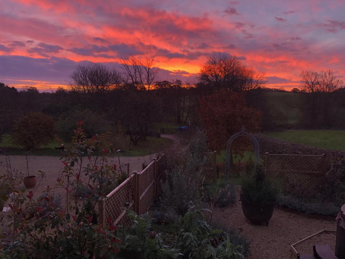 Luxury, Rural Shepherds Hut With Hot Tub Nr Bath Bristol Exterior foto
