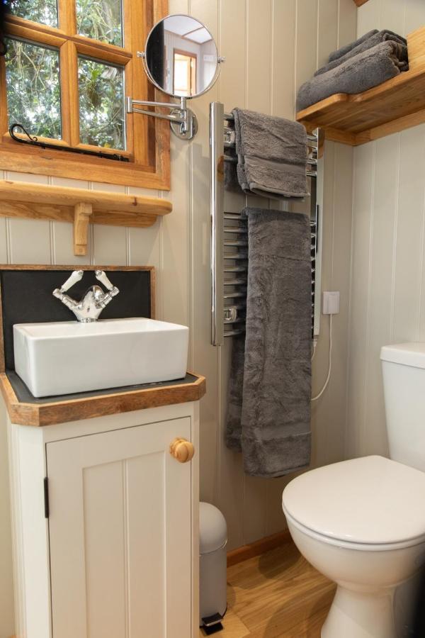 Luxury, Rural Shepherds Hut With Hot Tub Nr Bath Bristol Exterior foto
