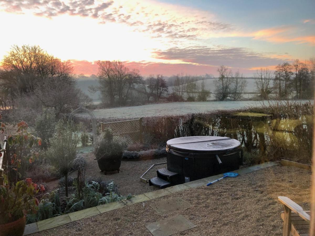 Luxury, Rural Shepherds Hut With Hot Tub Nr Bath Bristol Exterior foto