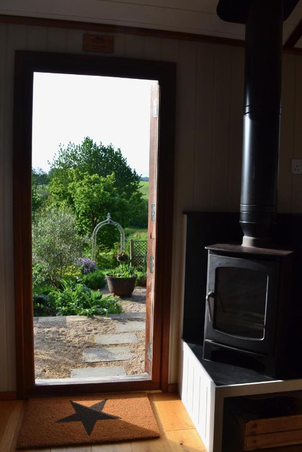 Luxury, Rural Shepherds Hut With Hot Tub Nr Bath Bristol Exterior foto